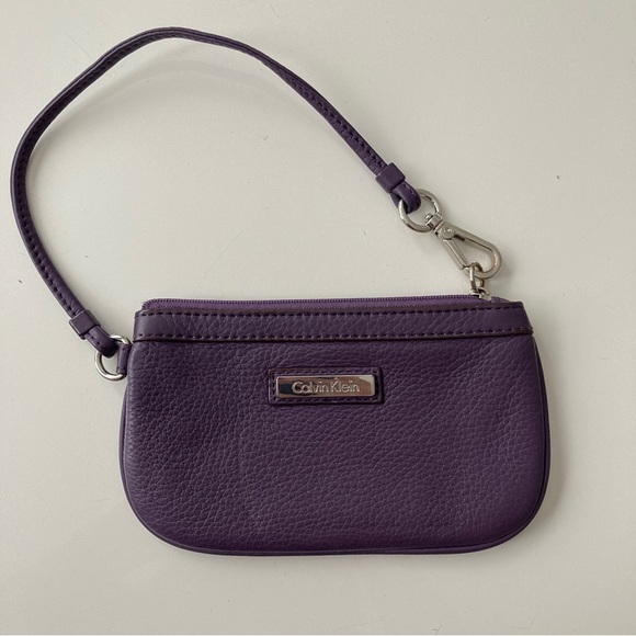 Calvin Klein Wristlet Wallet leather, purple, like new - Picture 1 of 10